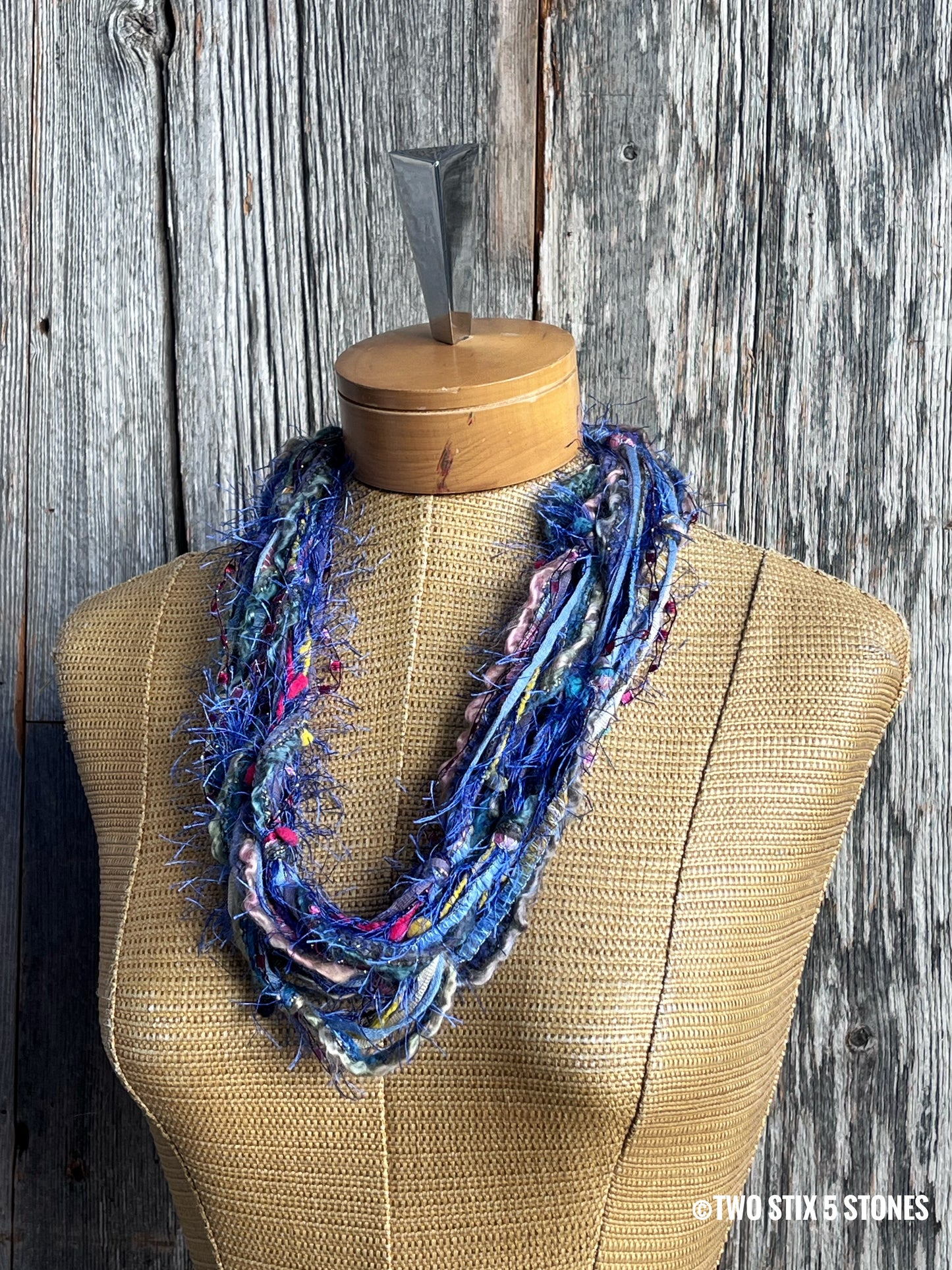 Fiber Neckpiece w/Band