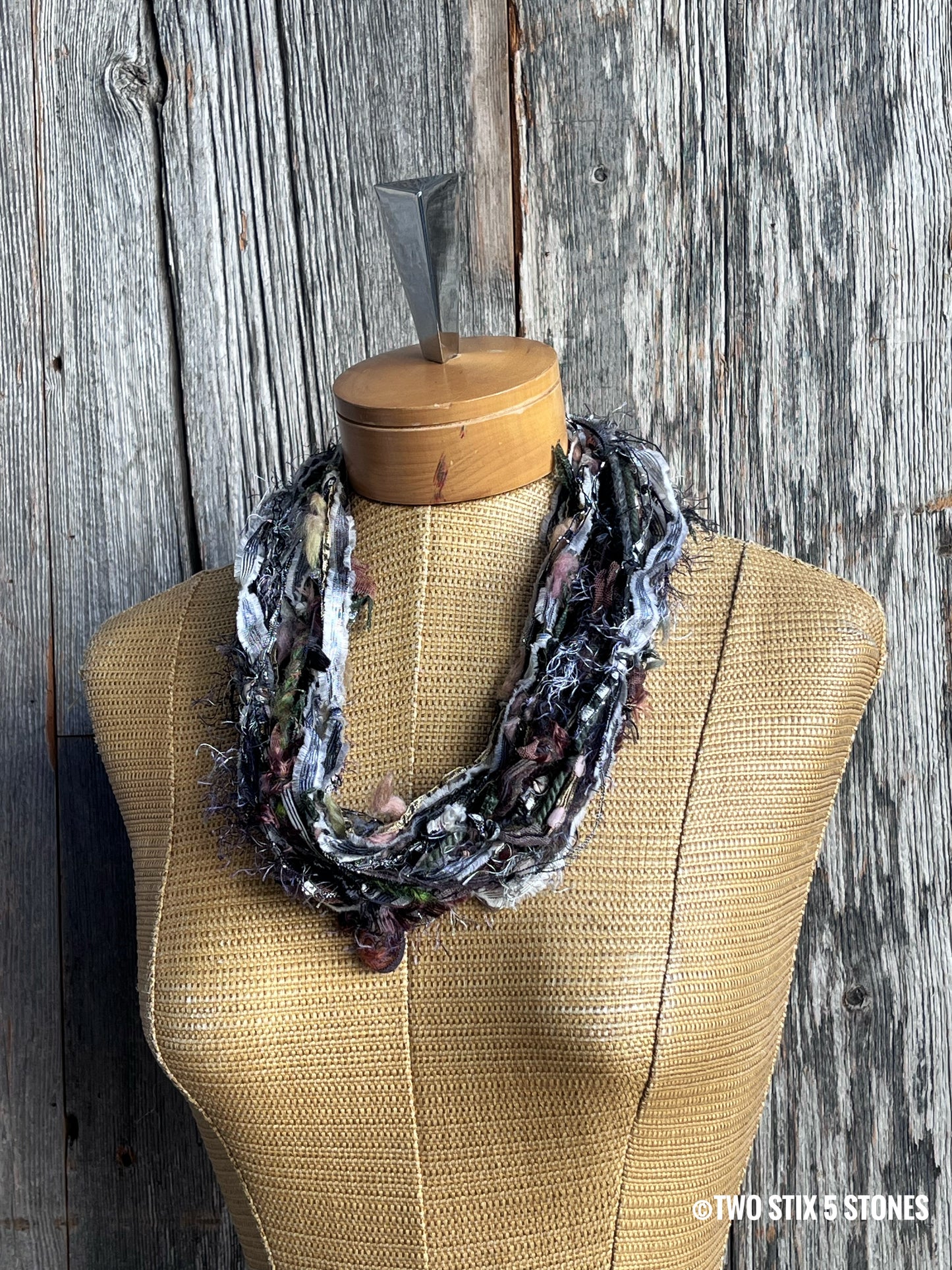 Fiber Neckpiece w/Band