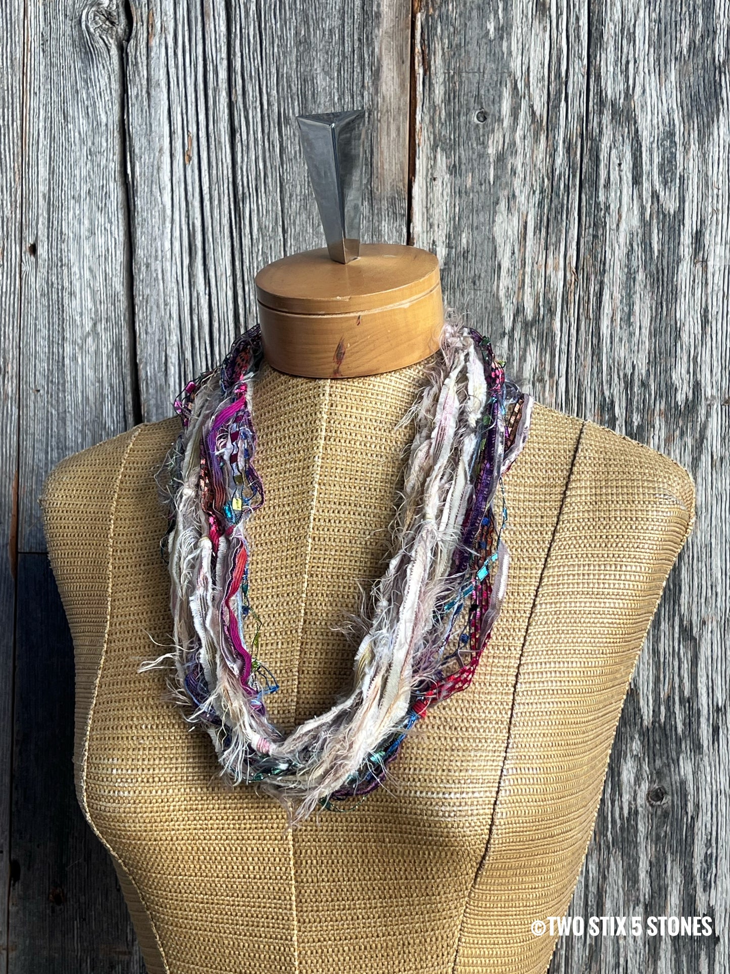 Fiber Neckpiece w/Band