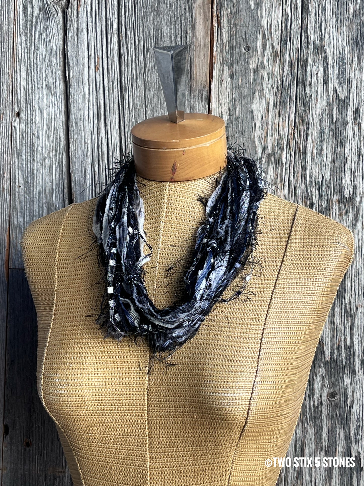 Fiber Neckpiece w/Band