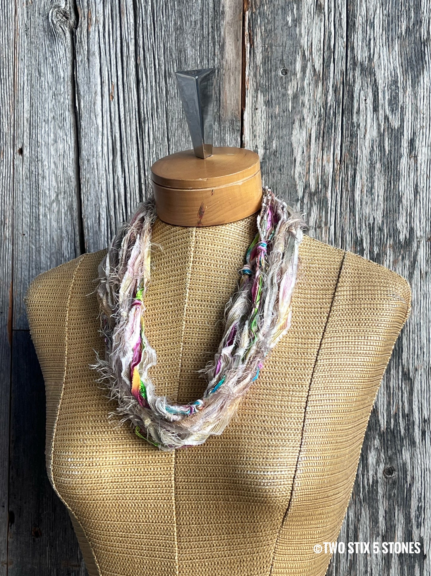 Fiber Neckpiece w/Band