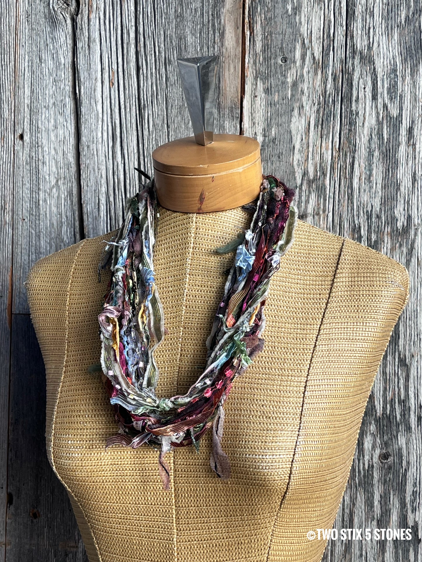 Fiber Neckpiece w/Band