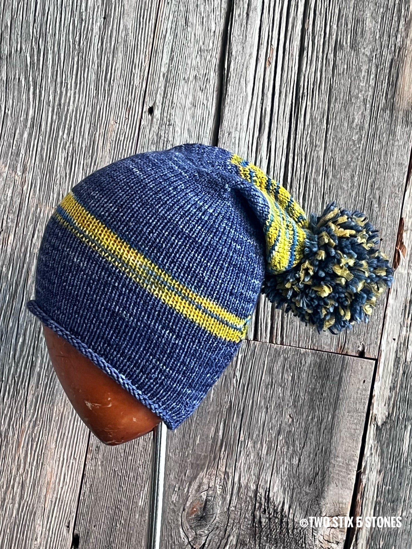 Knit Skull w/Funky Pom Pom (Small Adult)