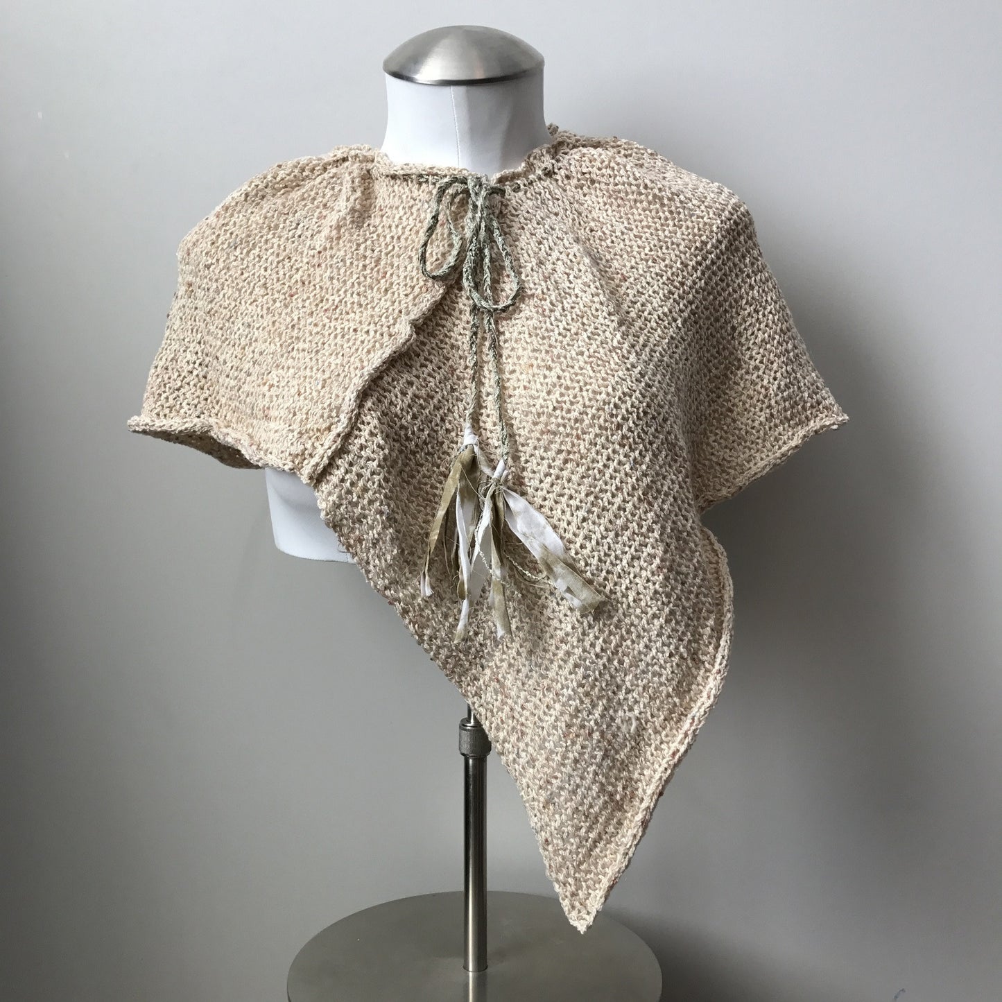 Cream Tweed Capelet (C702)