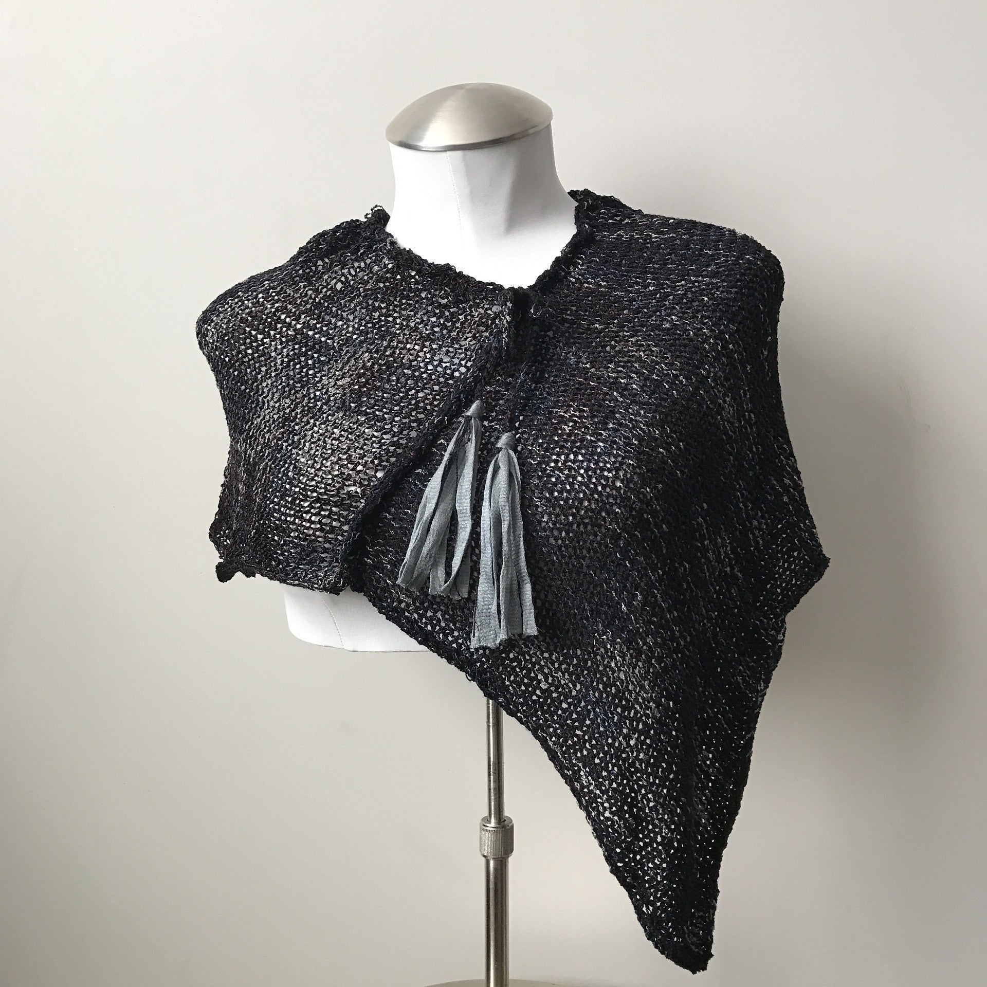 Black Tweed Capelet (C706)