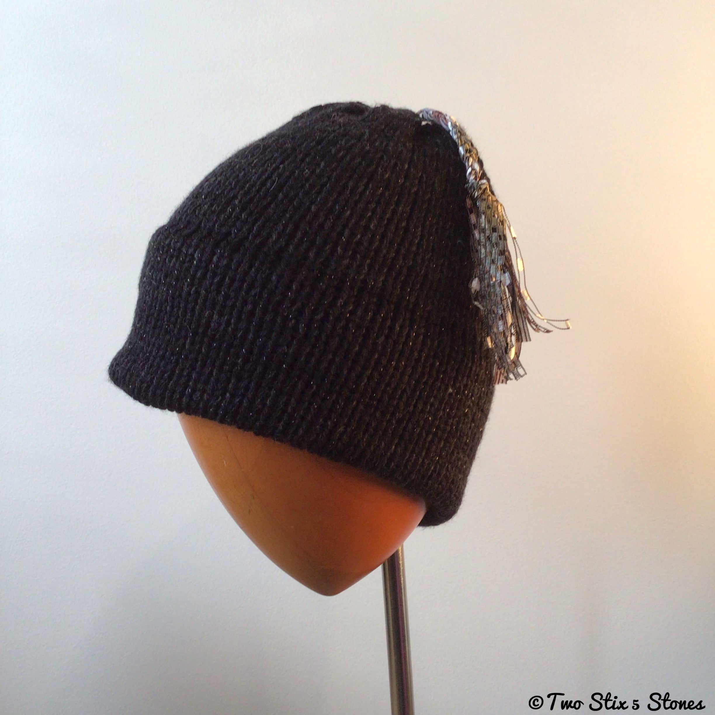 Black Tweed Knit Beanie w/Funky Tassel