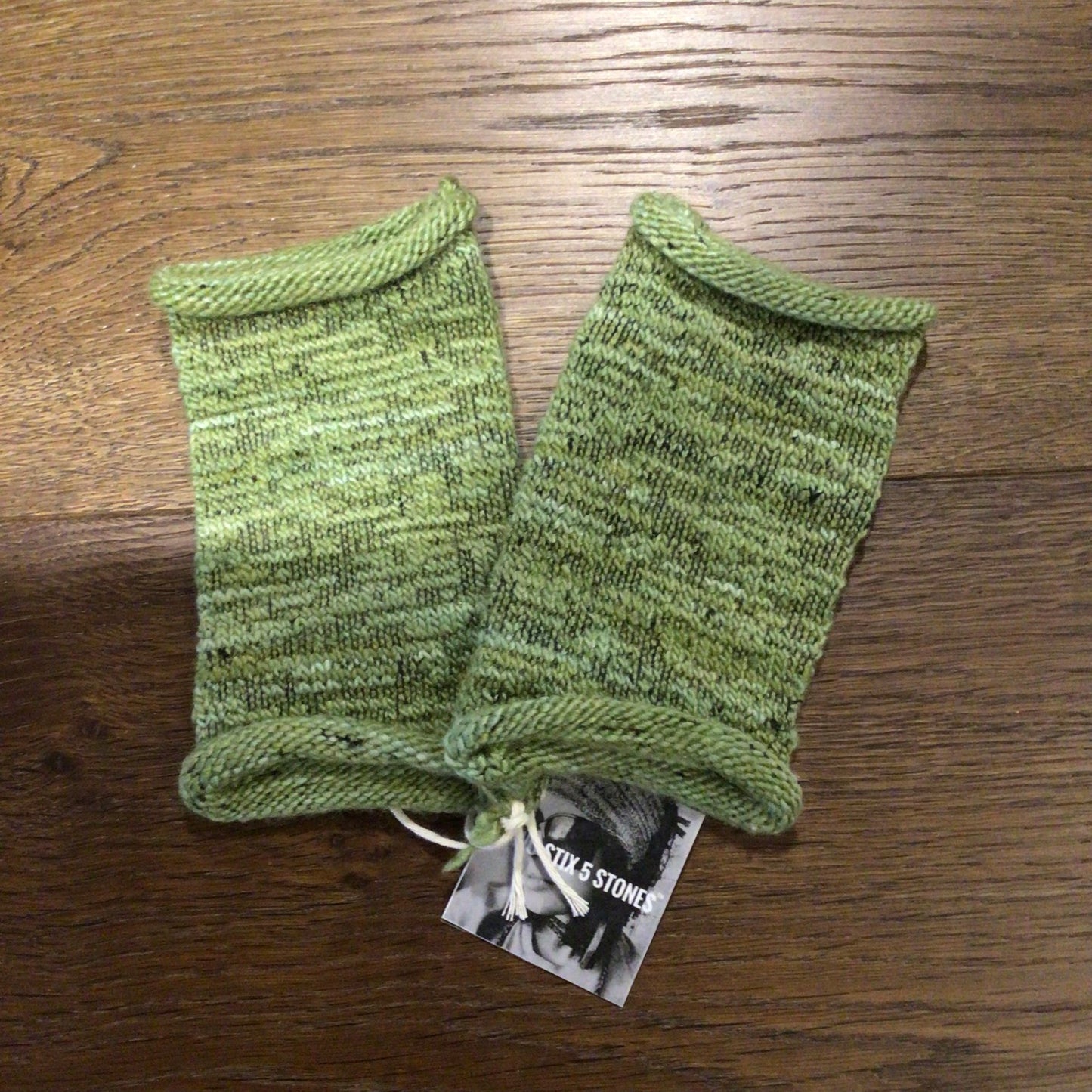 Granny Apple Tweed Fingerless Gloves